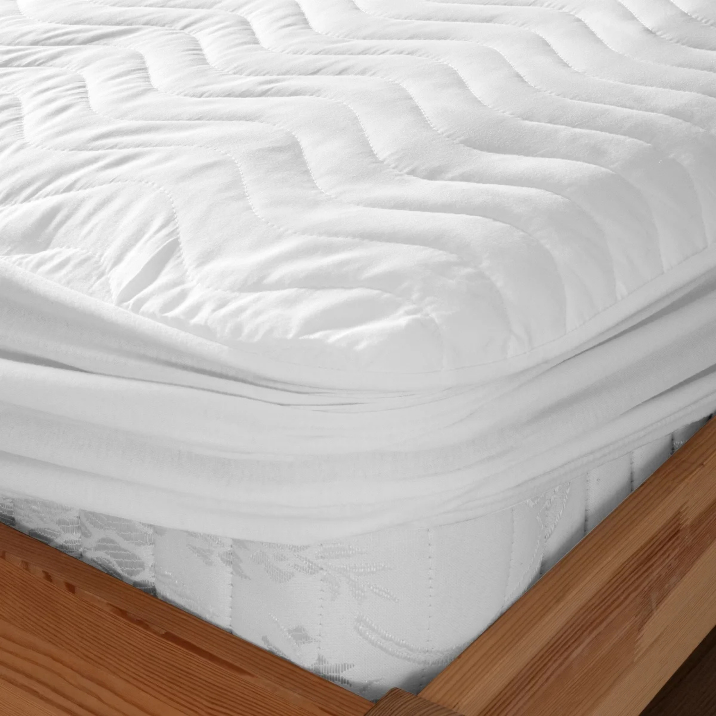 PARK & OZ Quilted Waterproof Mattress Protector,Premium Fitted Mattress Pad Cover, Noiseless Breathable Surface, Deep Pocket, Machine Washable