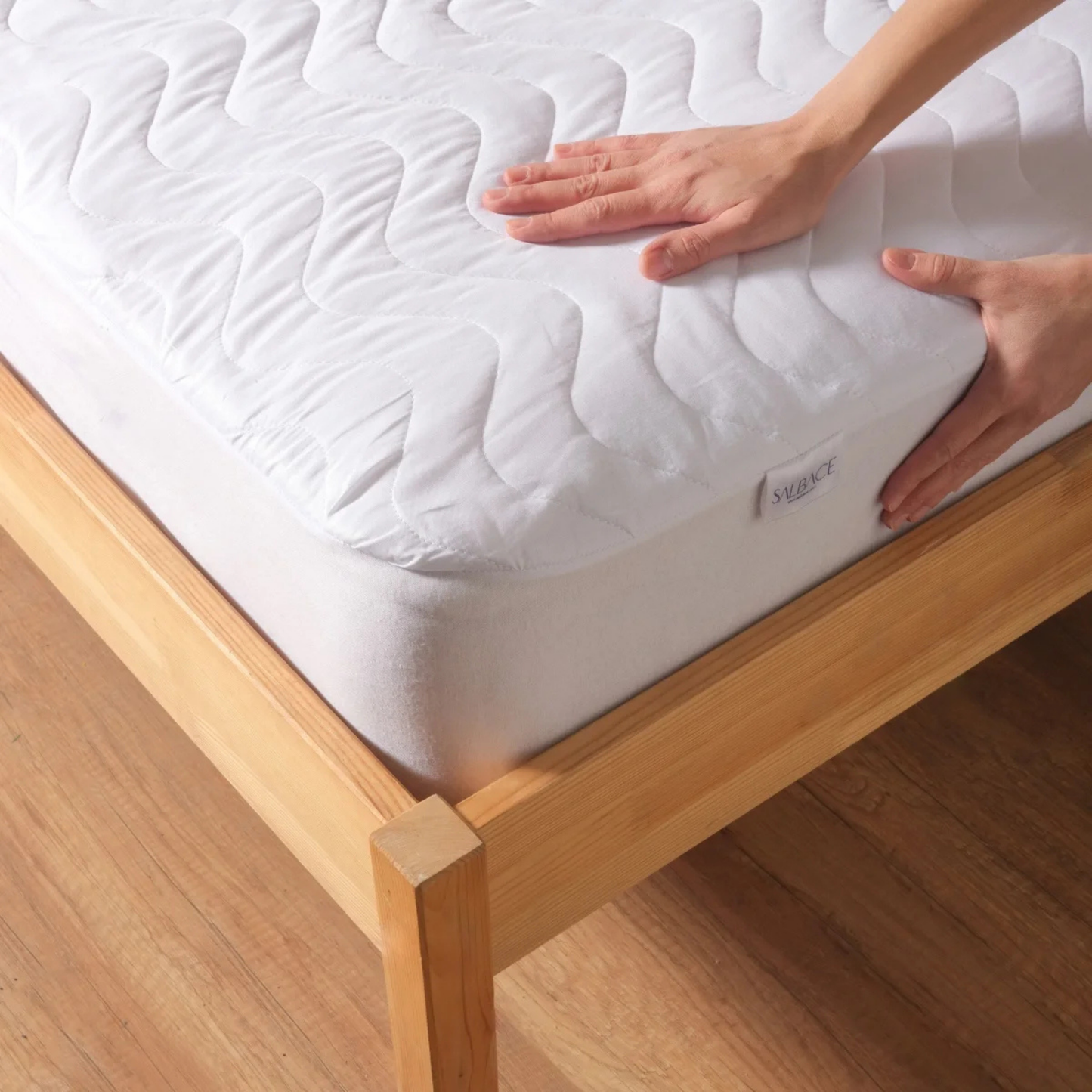 PARK & OZ Quilted Waterproof Mattress Protector,Premium Fitted Mattress Pad Cover, Noiseless Breathable Surface, Deep Pocket, Machine Washable