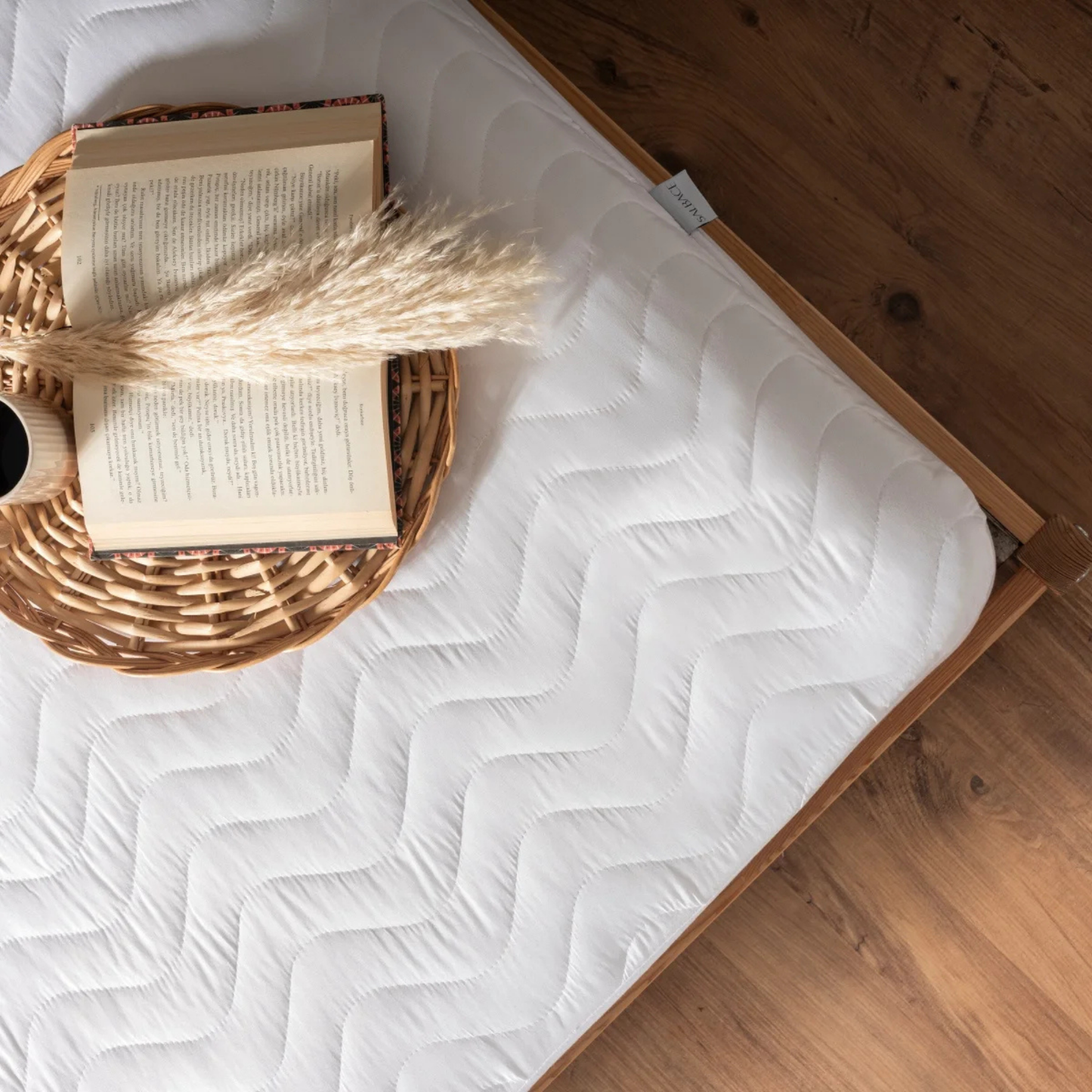 PARK & OZ Quilted Waterproof Mattress Protector,Premium Fitted Mattress Pad Cover, Noiseless Breathable Surface, Deep Pocket, Machine Washable
